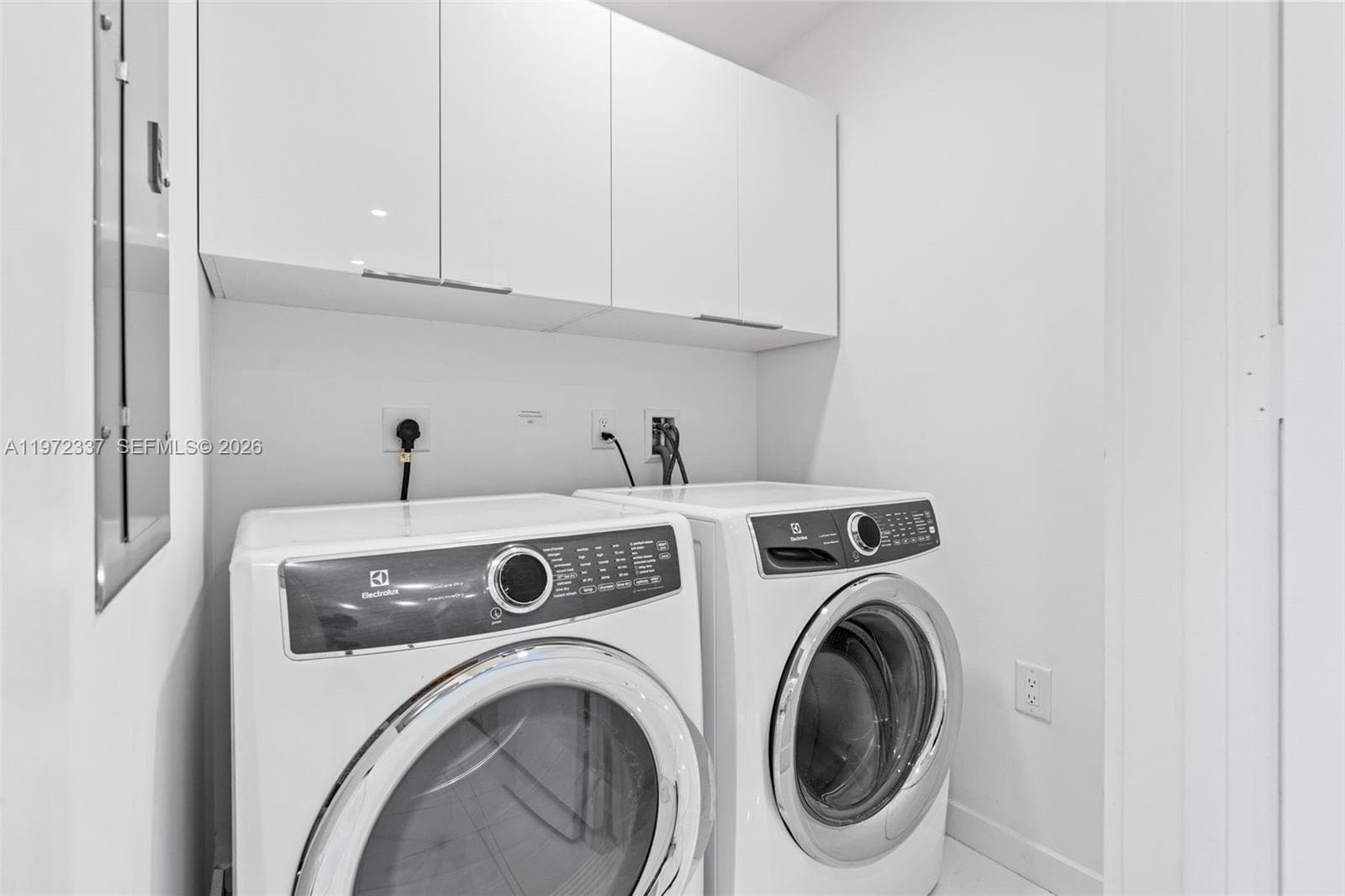 851 NE 1st Ave # 1506, Miami FL 33132 — 17