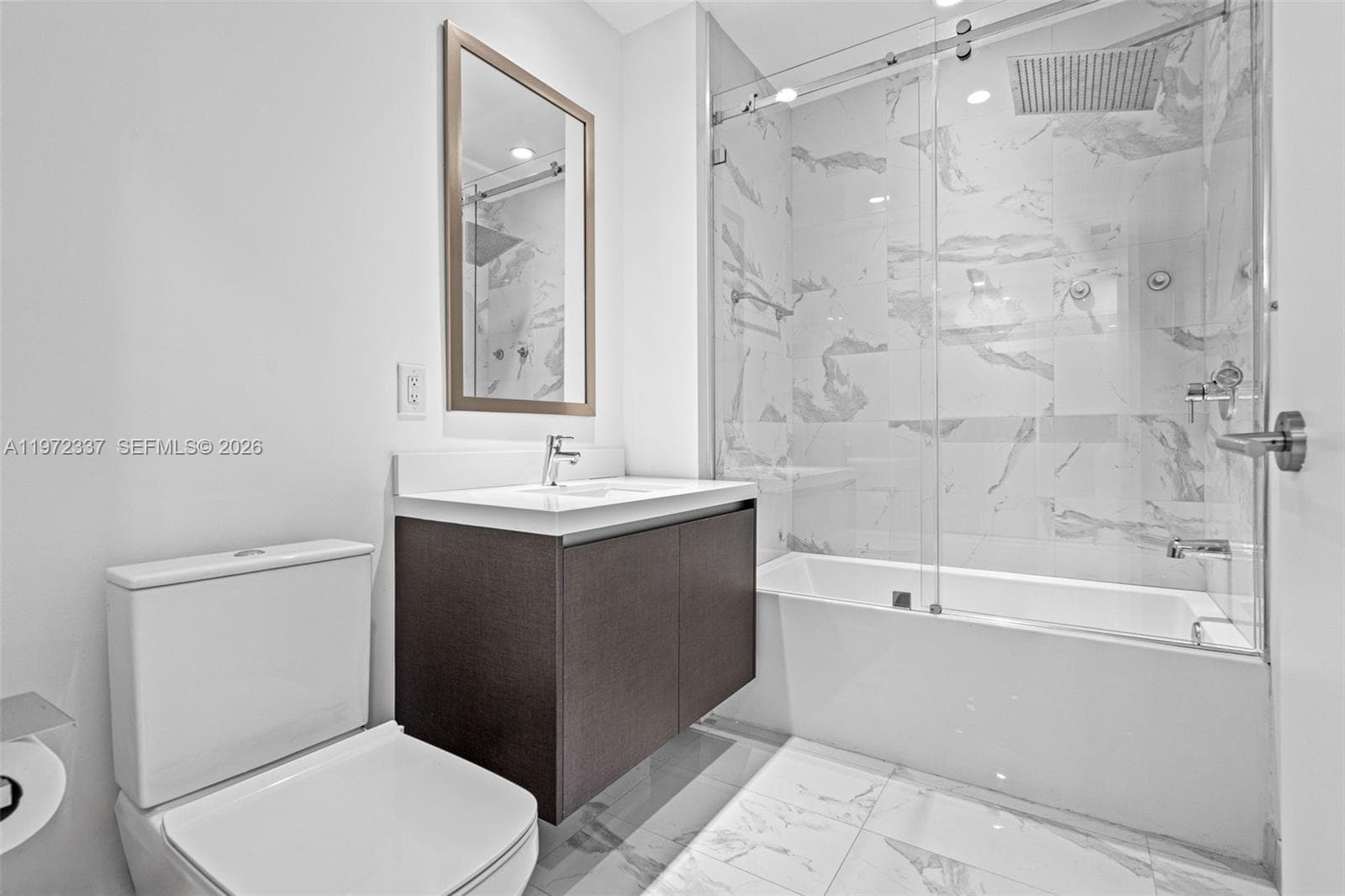 851 NE 1st Ave # 1506, Miami FL 33132 — 16