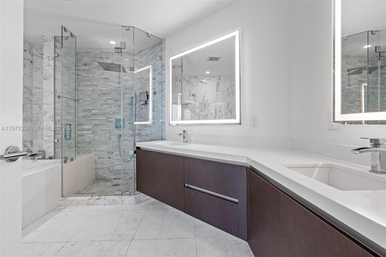 851 NE 1st Ave # 1506, Miami FL 33132 — 22