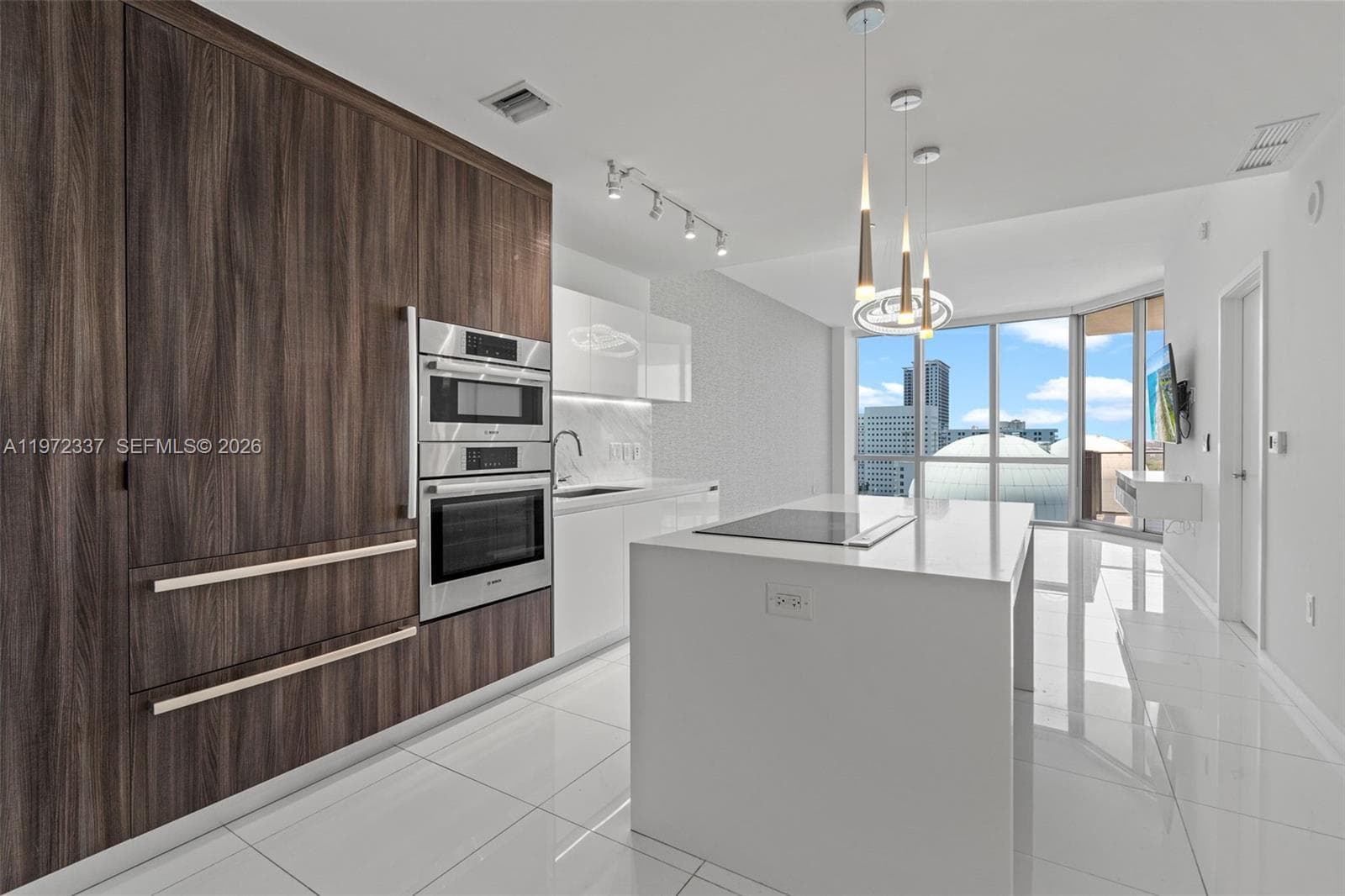 851 NE 1st Ave # 1506, Miami FL 33132 — 3