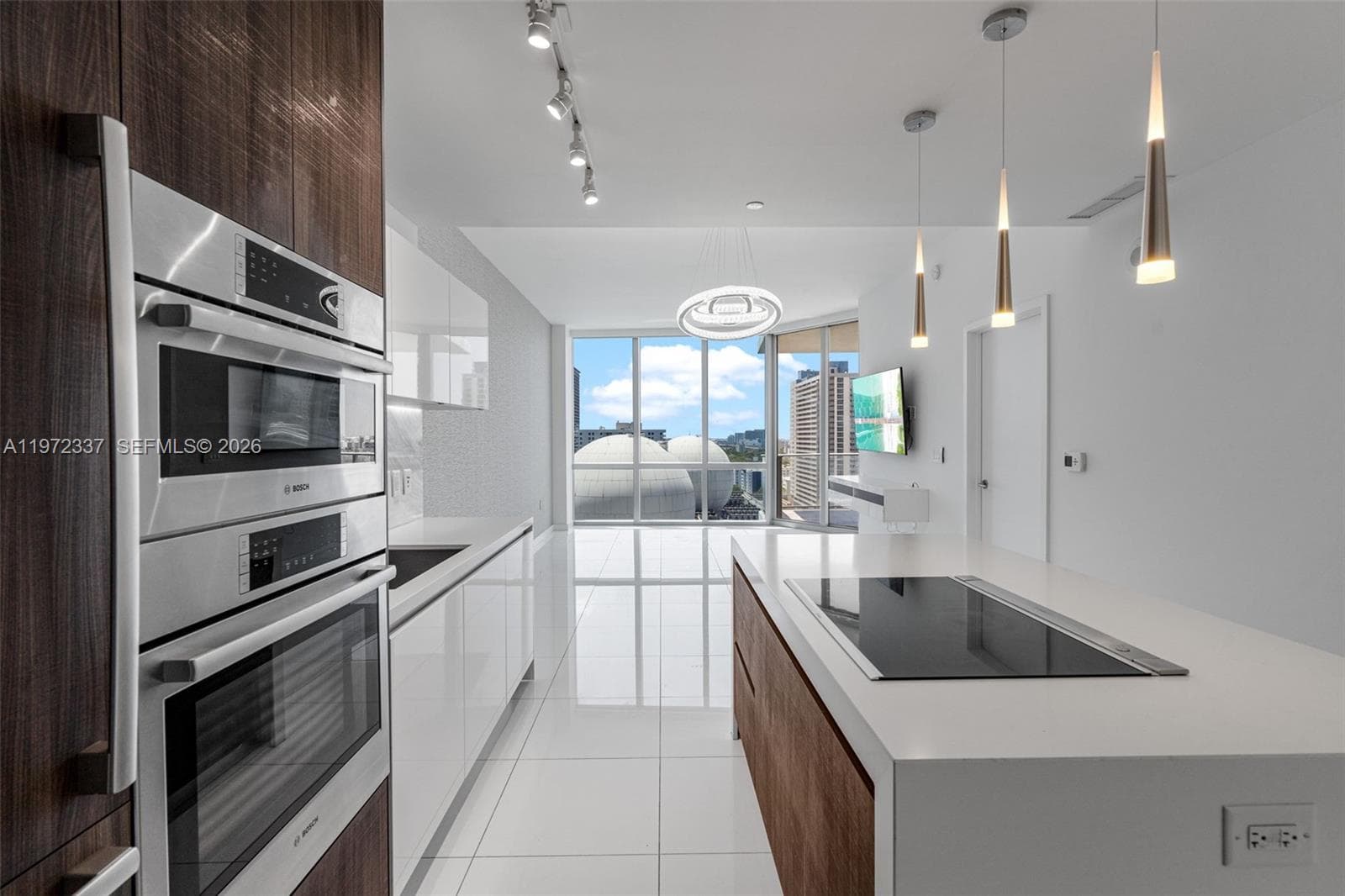 851 NE 1st Ave # 1506, Miami FL 33132 — 5