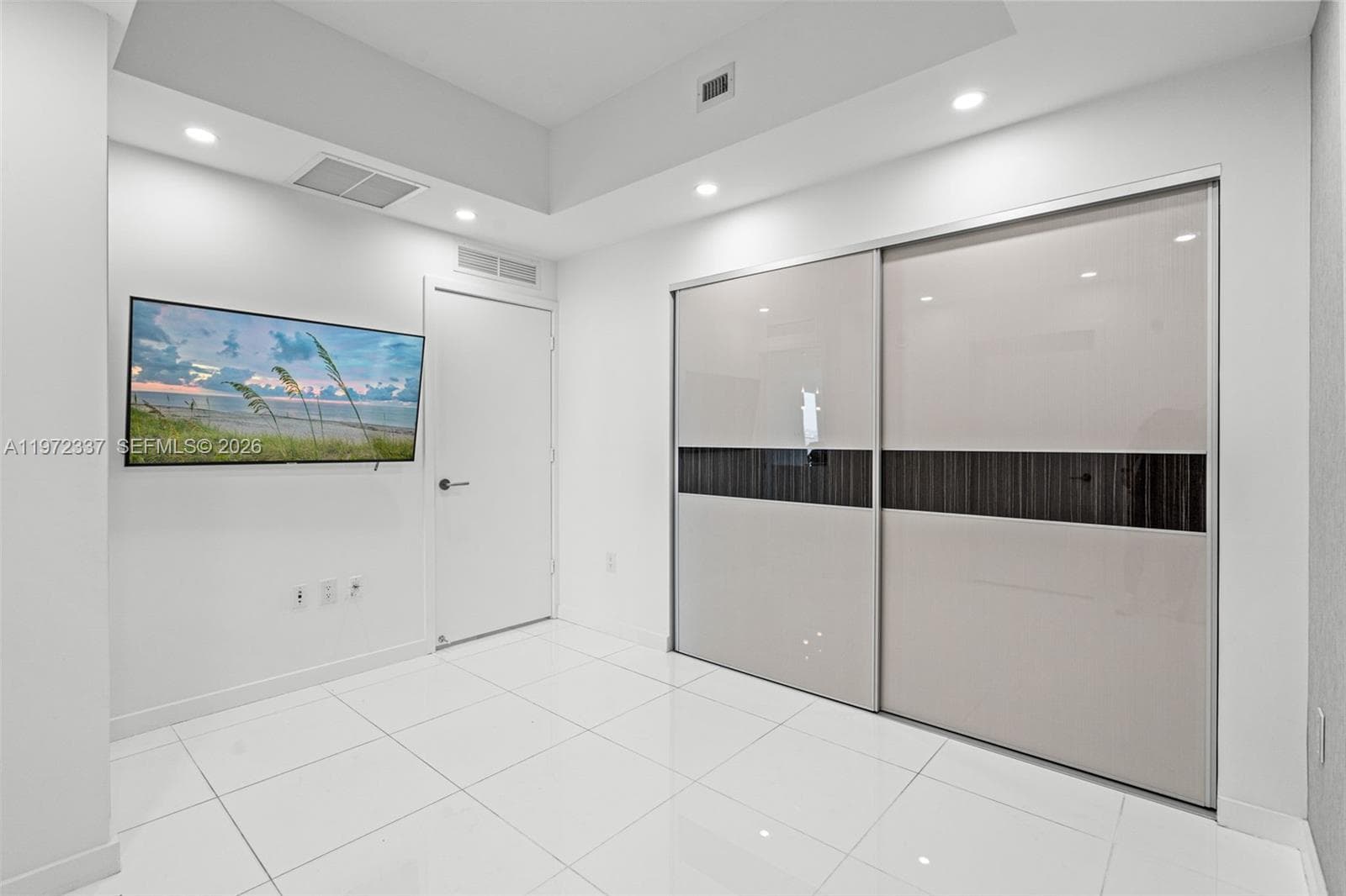 851 NE 1st Ave # 1506, Miami FL 33132 — 14