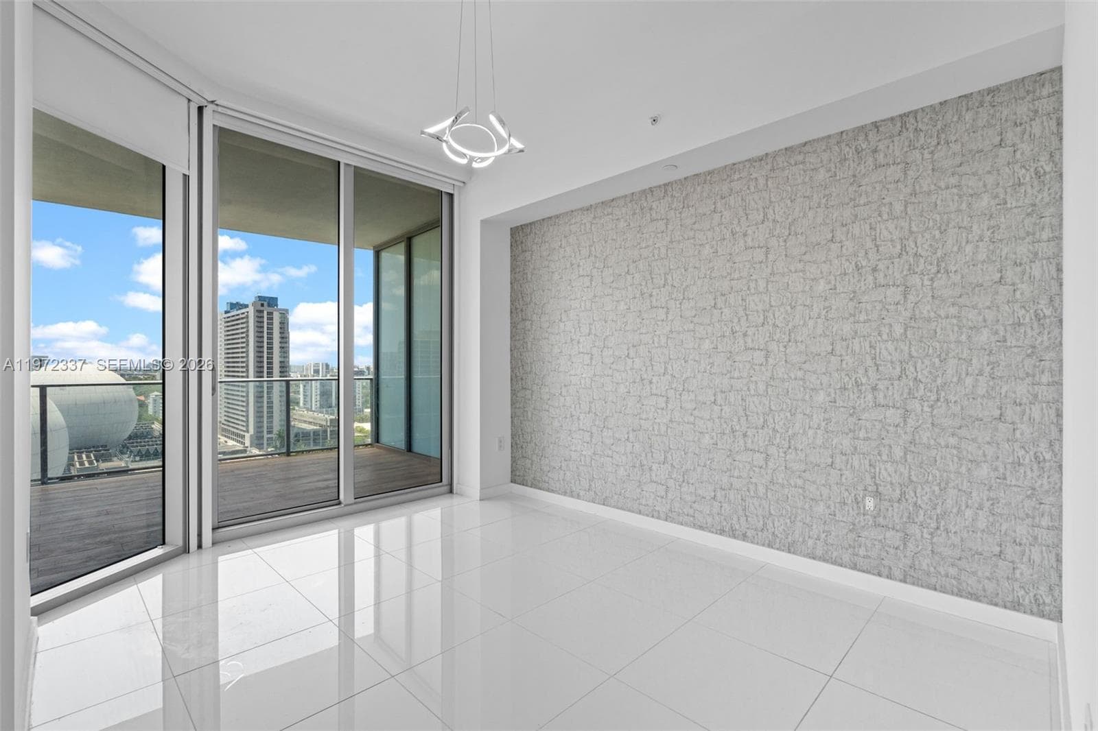 851 NE 1st Ave # 1506, Miami FL 33132 — 18