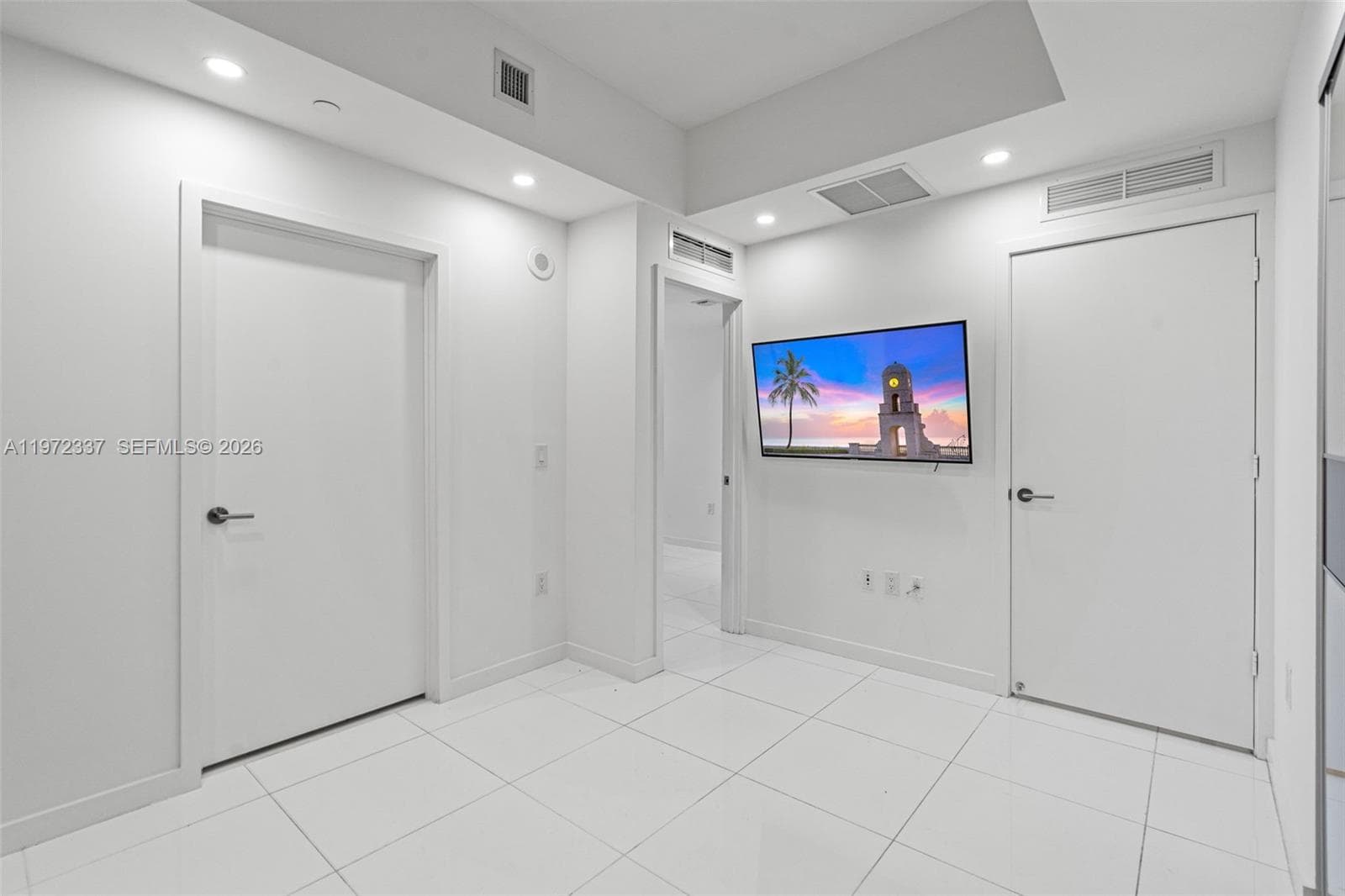 851 NE 1st Ave # 1506, Miami FL 33132 — 15