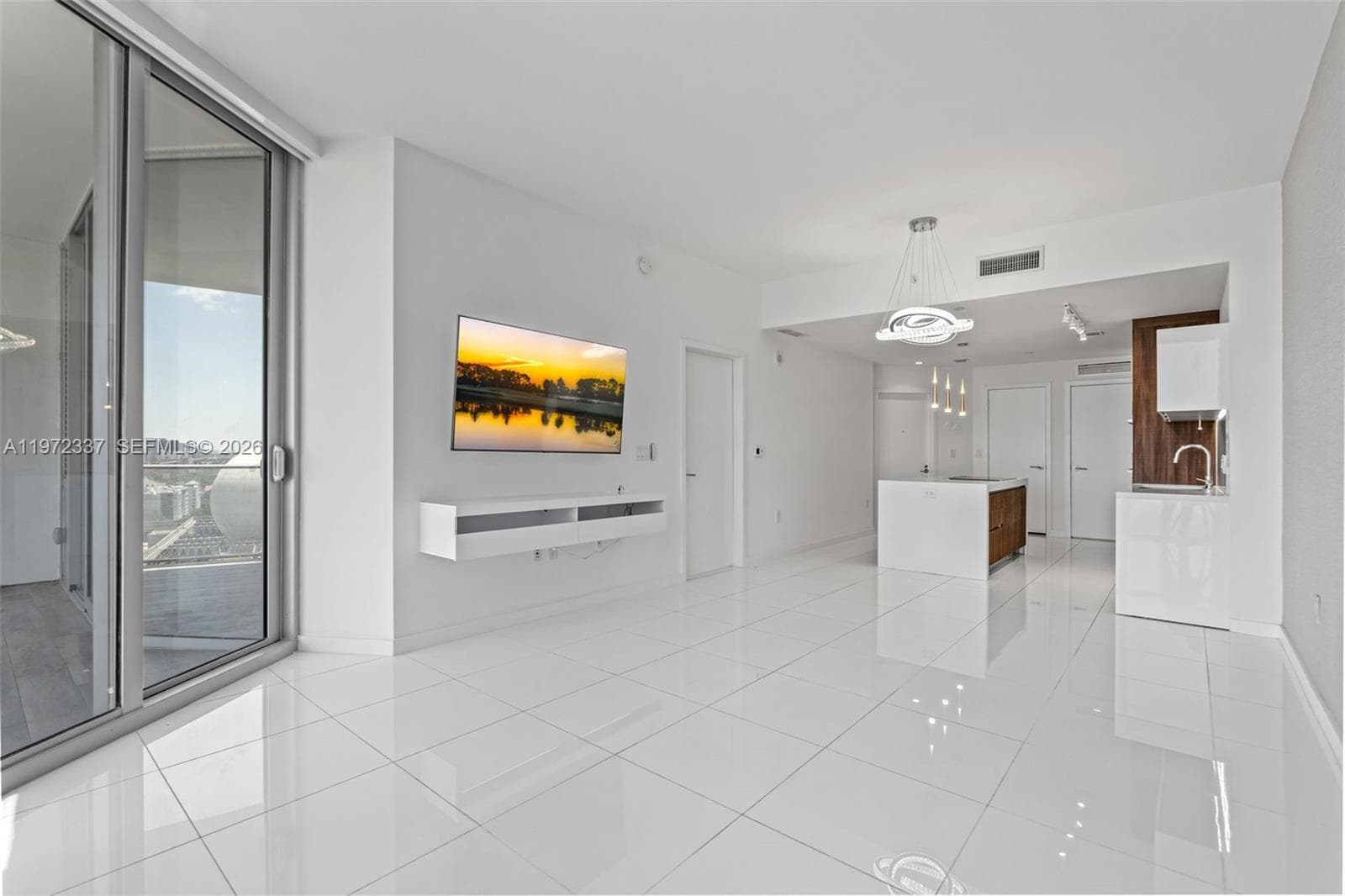851 NE 1st Ave # 1506, Miami FL 33132 — 11