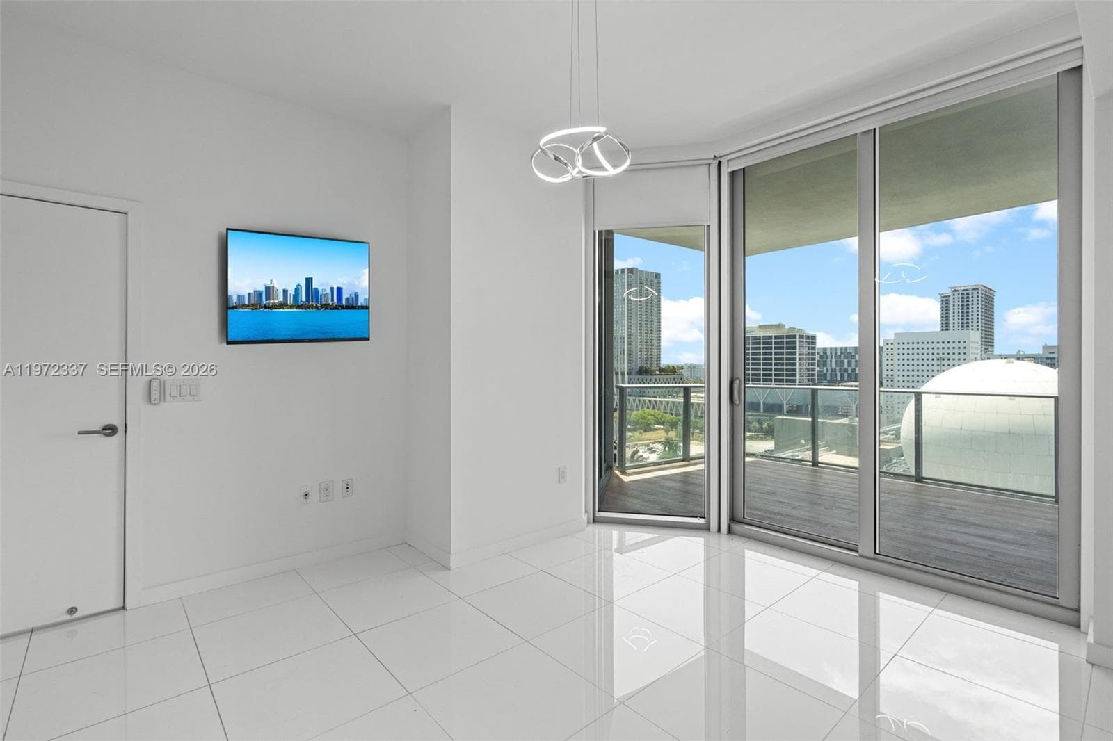 851 NE 1st Ave # 1506, Miami FL 33132 — 19