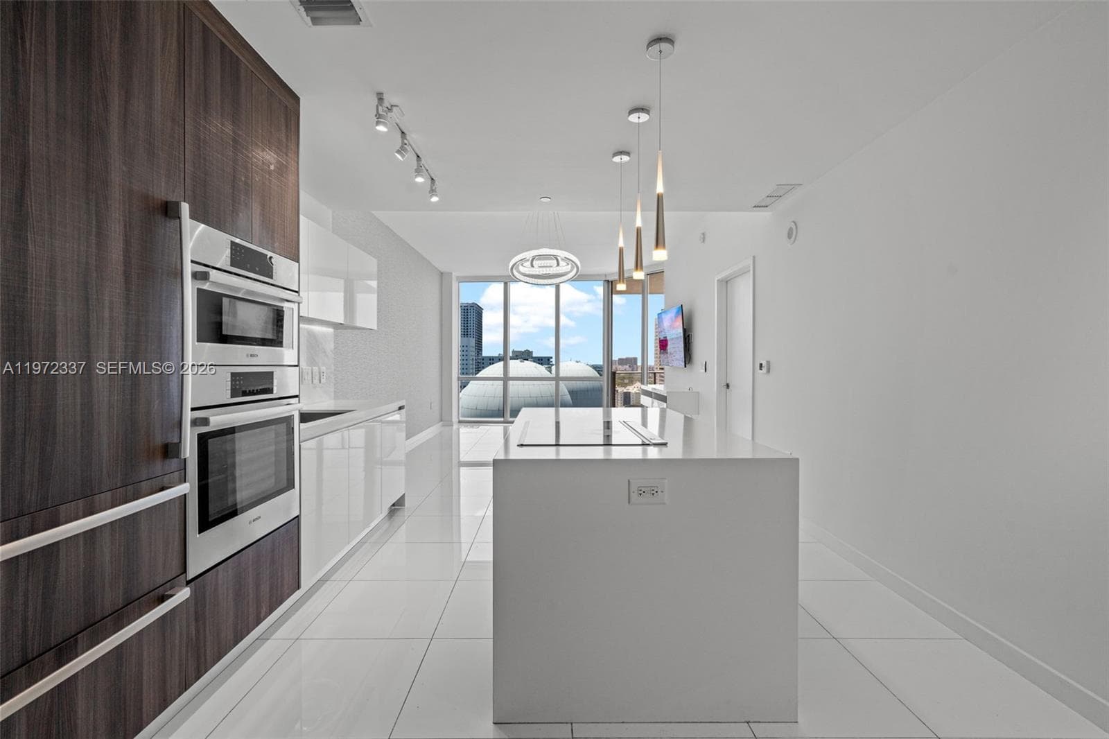 851 NE 1st Ave # 1506, Miami FL 33132 — 4
