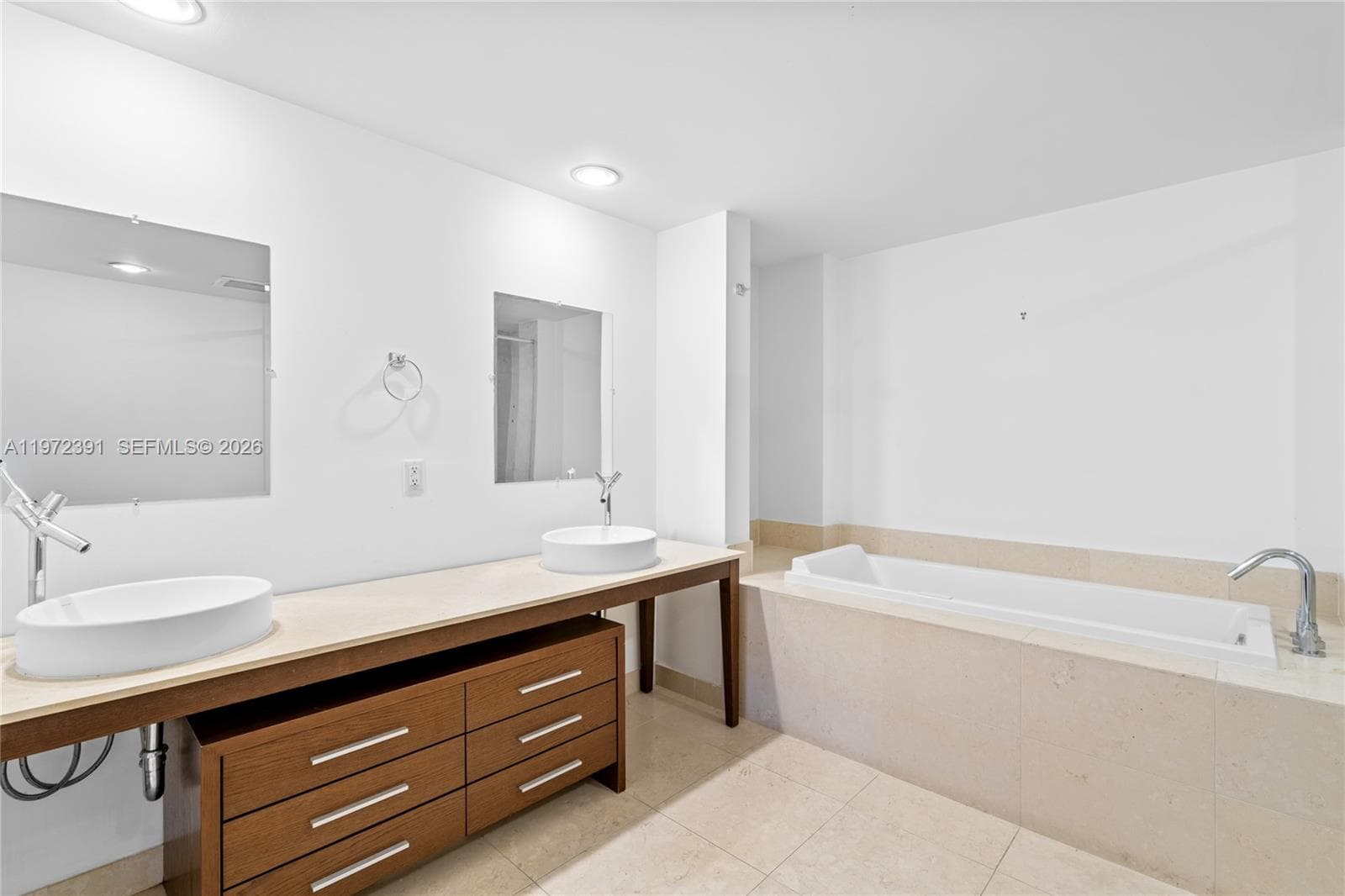 495 Brickell Ave # 4705, Miami FL 33131 — 33