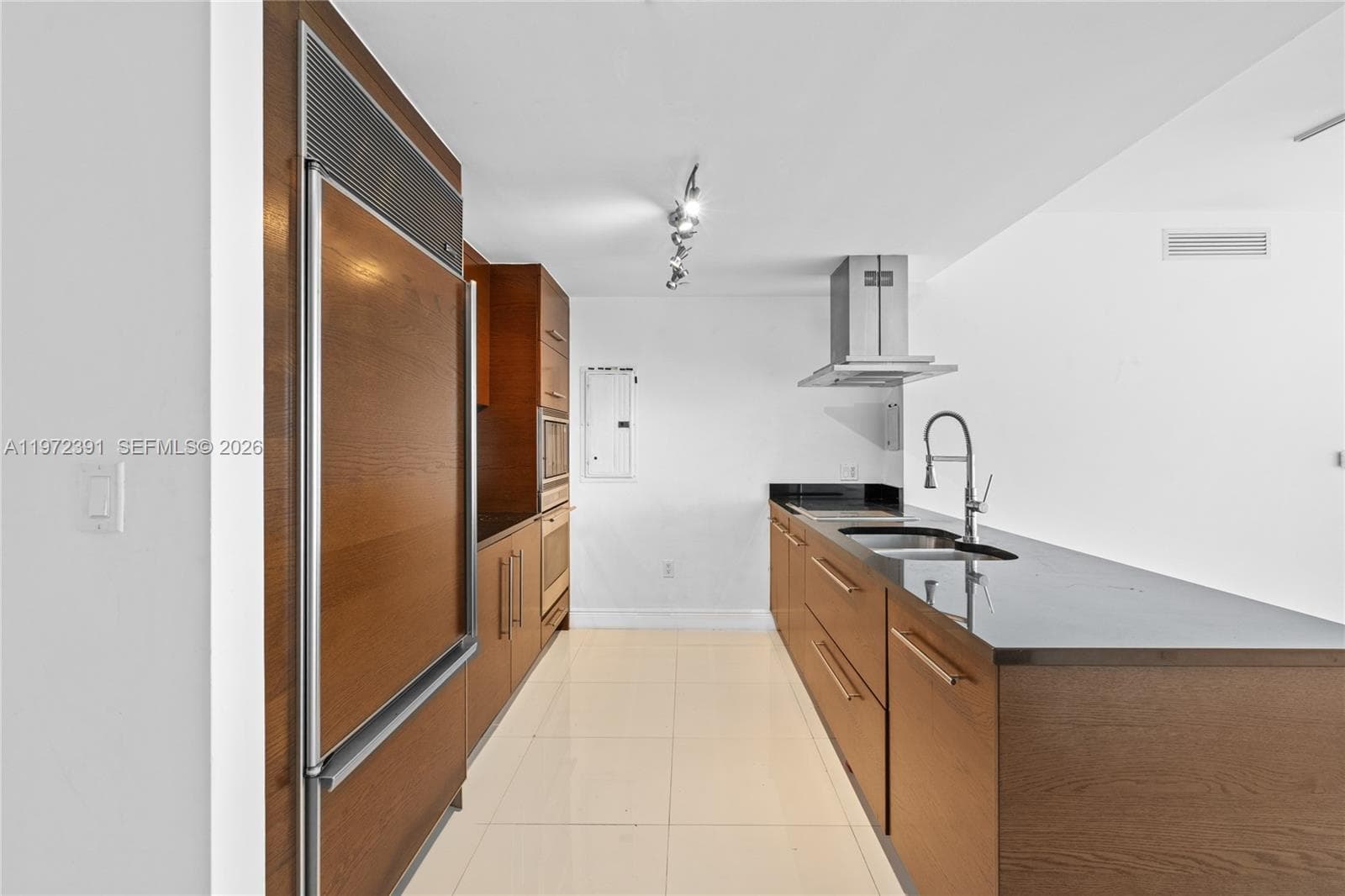 495 Brickell Ave # 4705, Miami FL 33131 — 19