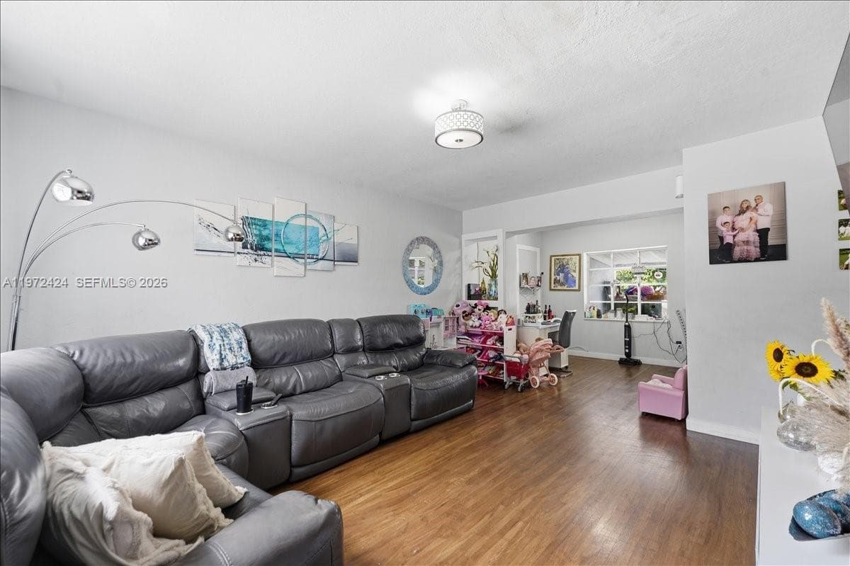 511 E 27th St, Hialeah FL 33013 — 5