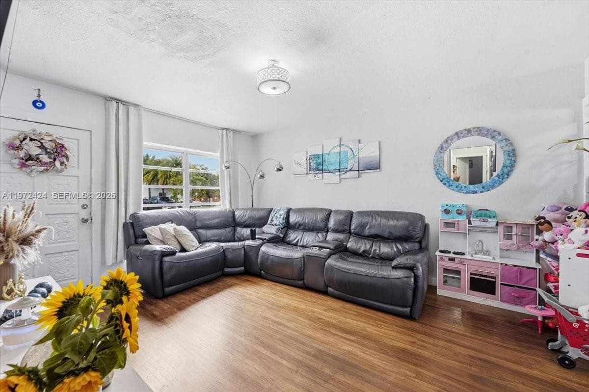 511 E 27th St, Hialeah FL 33013 — 4