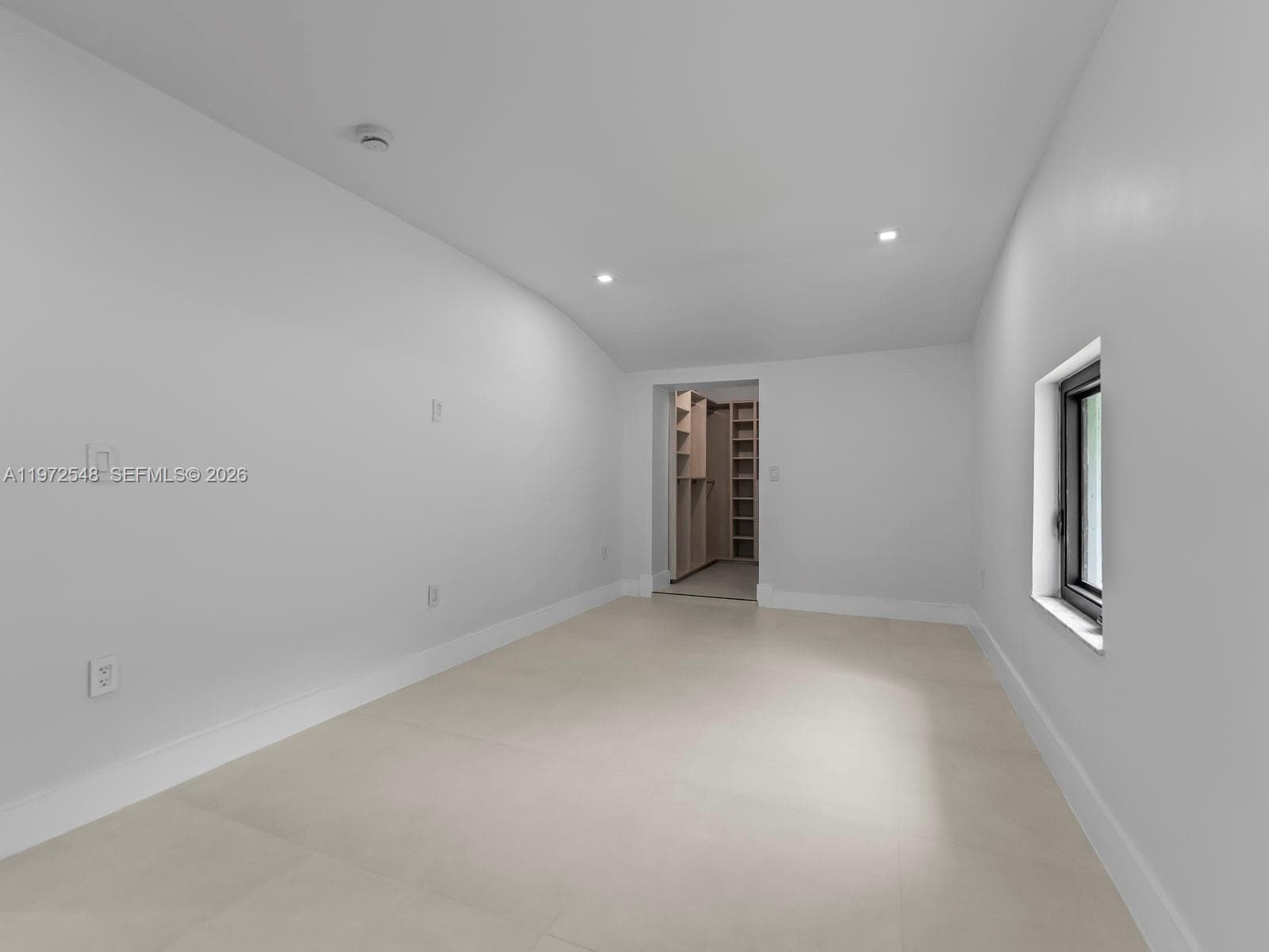 1221 Biarritz Dr, Miami Beach FL 33141 — 23