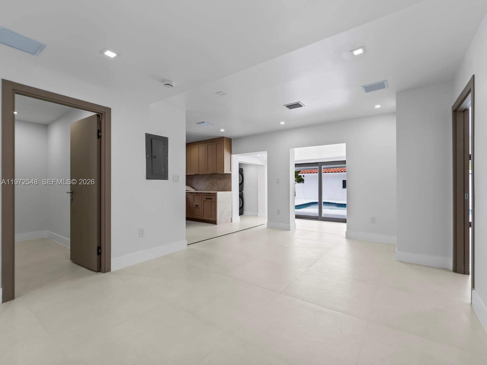 1221 Biarritz Dr, Miami Beach FL 33141 — 17