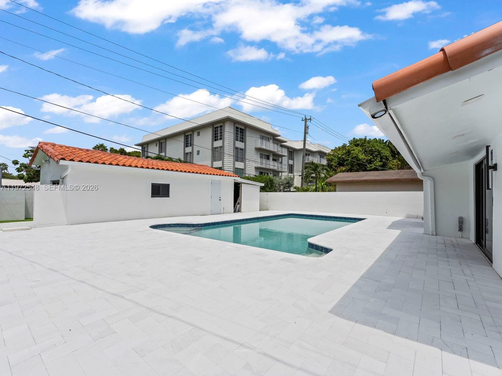 1221 Biarritz Dr, Miami Beach FL 33141 — 38