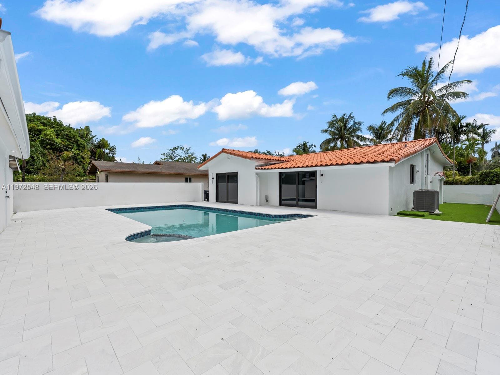 1221 Biarritz Dr, Miami Beach FL 33141 — 37