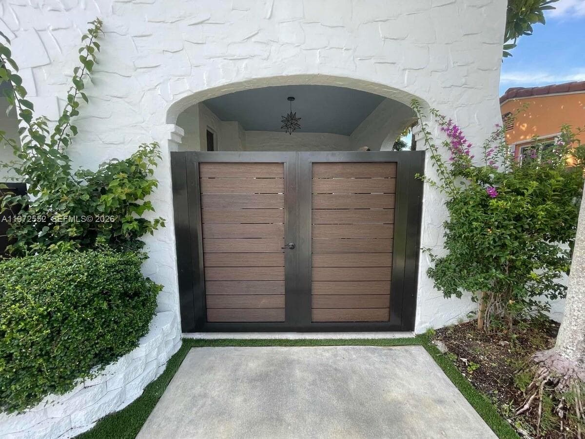 5648 SW 5th Ter, Miami FL 33134 — 3