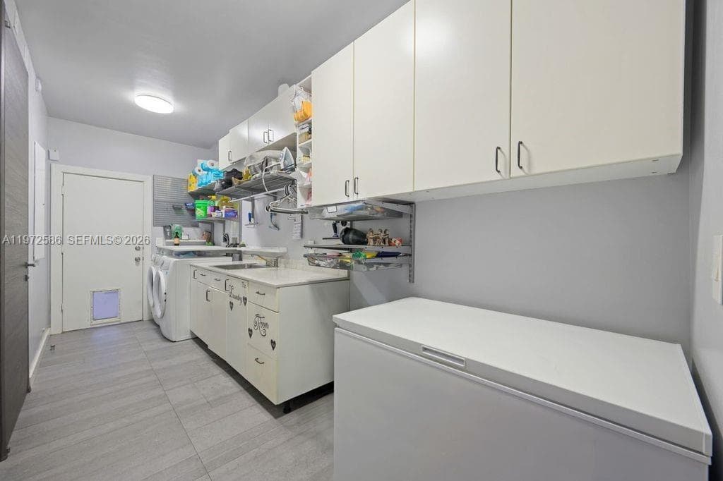 1615 NE 196th St, Miami FL 33179 — 16