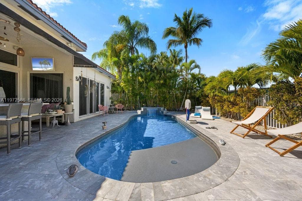 1615 NE 196th St, Miami FL 33179 — 25