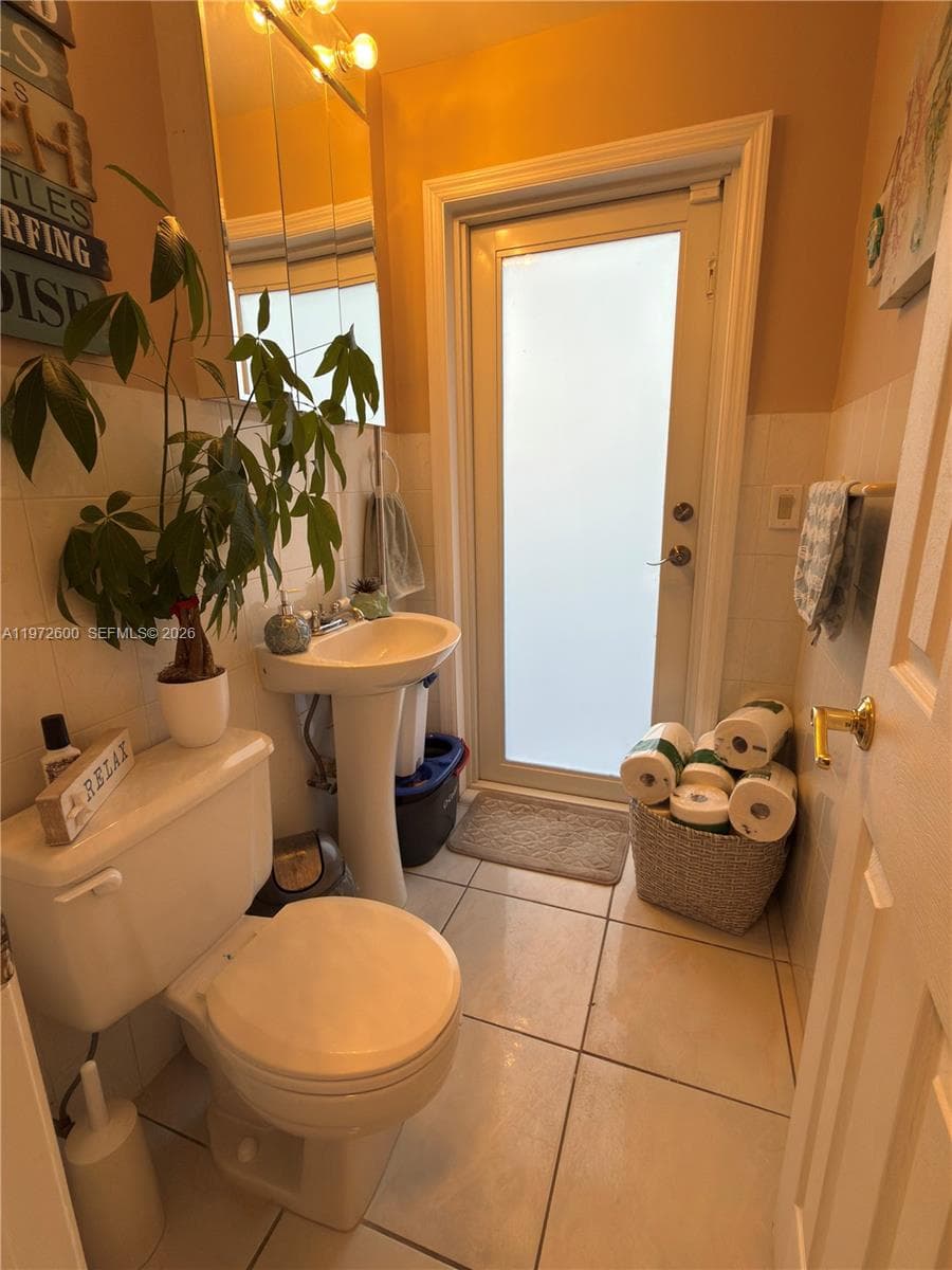 17221 NW 82nd Ave, Hialeah FL 33015 — 17