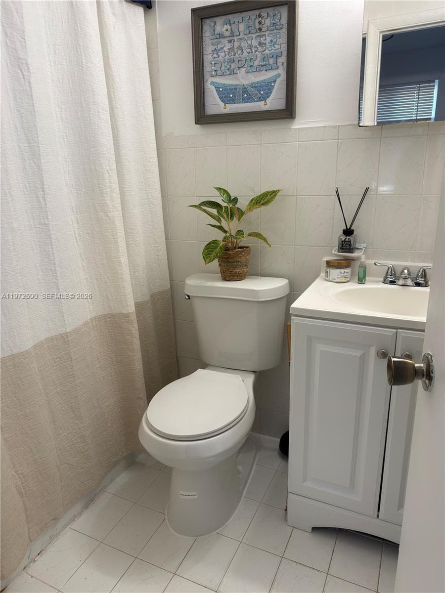 17221 NW 82nd Ave, Hialeah FL 33015 — 21