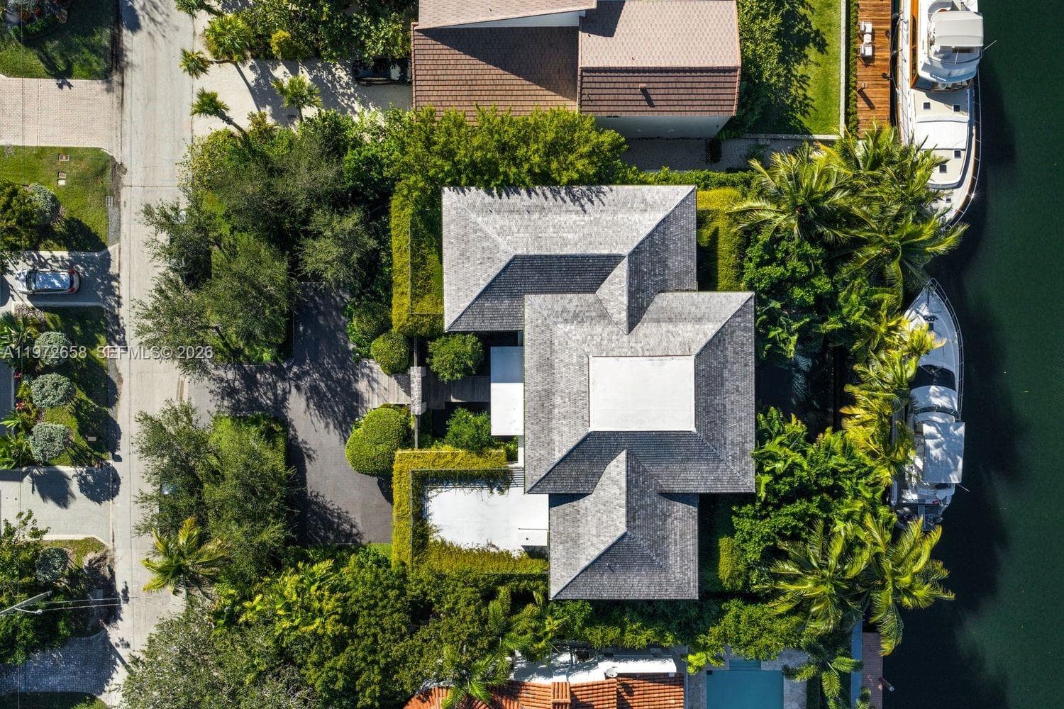 6850 Sunrise Ct, Coral Gables FL 33133 — 25