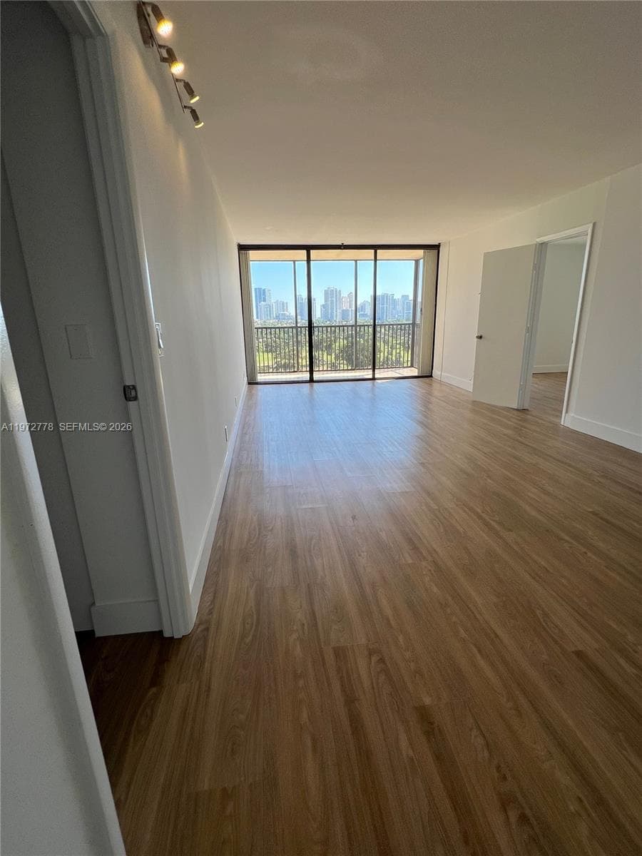 Coronado Condo- Tower Ii, Aventura, FL — 24
