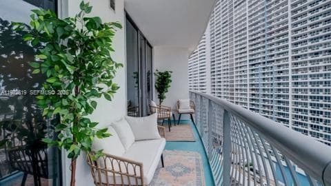 1750 N Bayshore Dr # 1712, Miami FL 33132 — 28