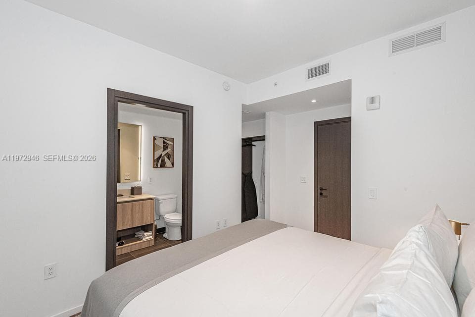 398 NE 5th St # 2418, Miami FL 33132 — 24