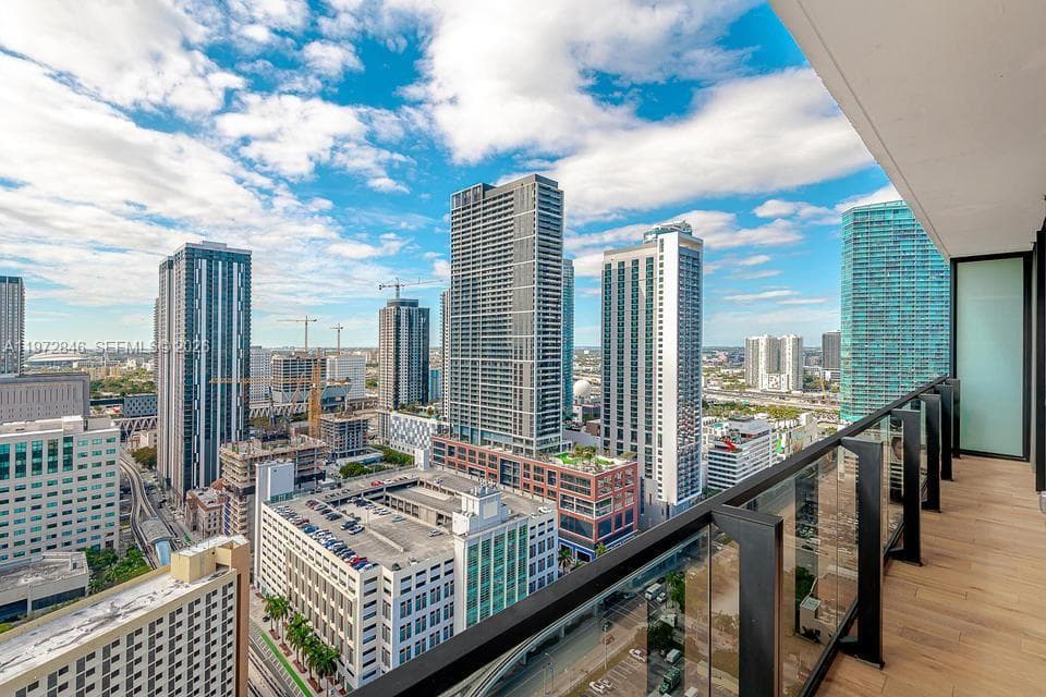 398 NE 5th St # 2418, Miami FL 33132 — 34