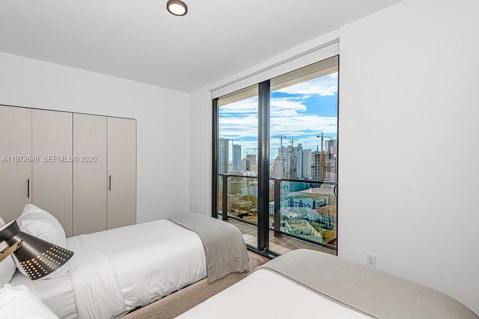 398 NE 5th St # 2418, Miami FL 33132 — 18