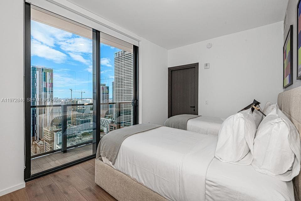 398 NE 5th St # 2418, Miami FL 33132 — 19