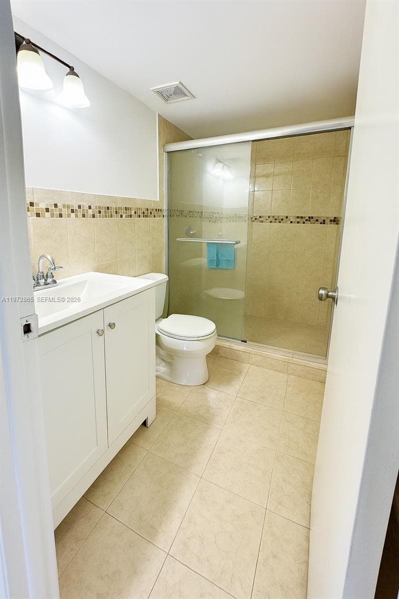 800 NE 199th St # 105D, Miami FL 33179 — 7