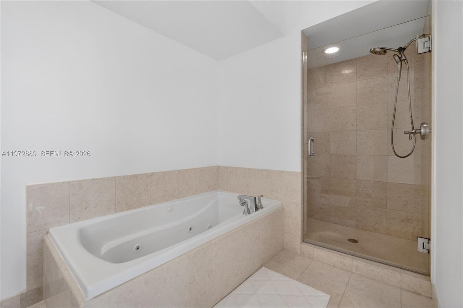 20000 E Country Club Dr # 714, Aventura FL 33180 — 18
