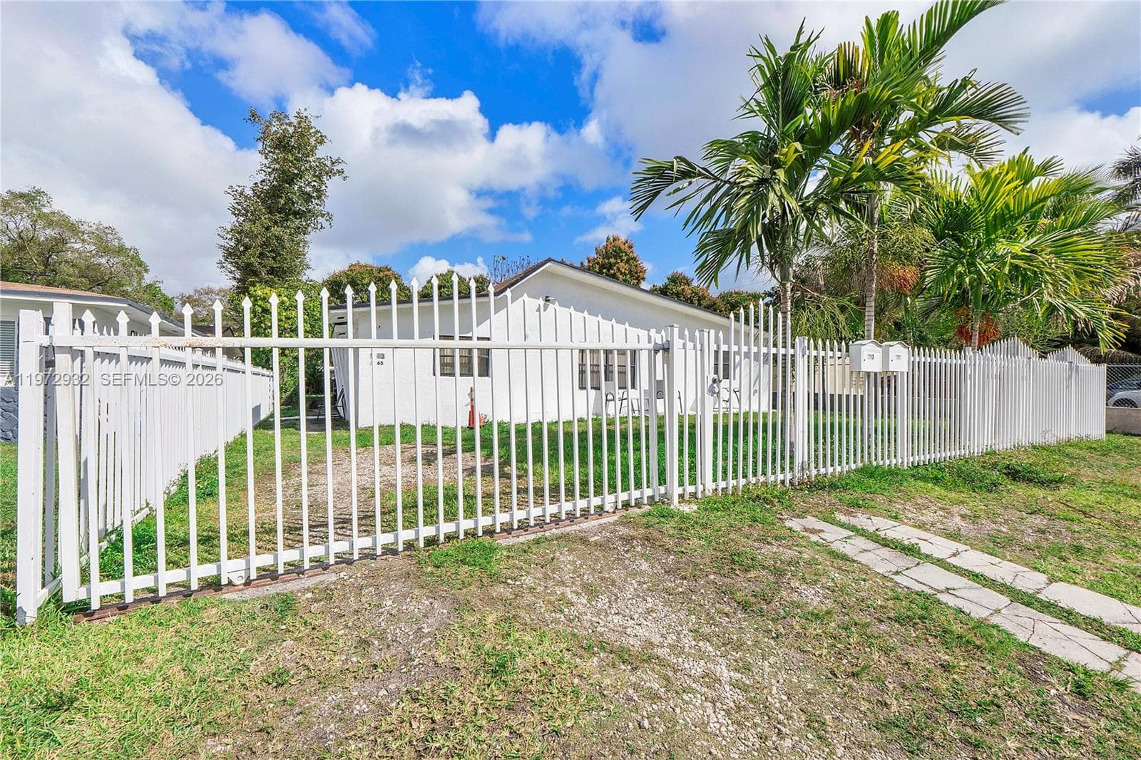 1563 NE 148th St, Miami FL 33161 — 1