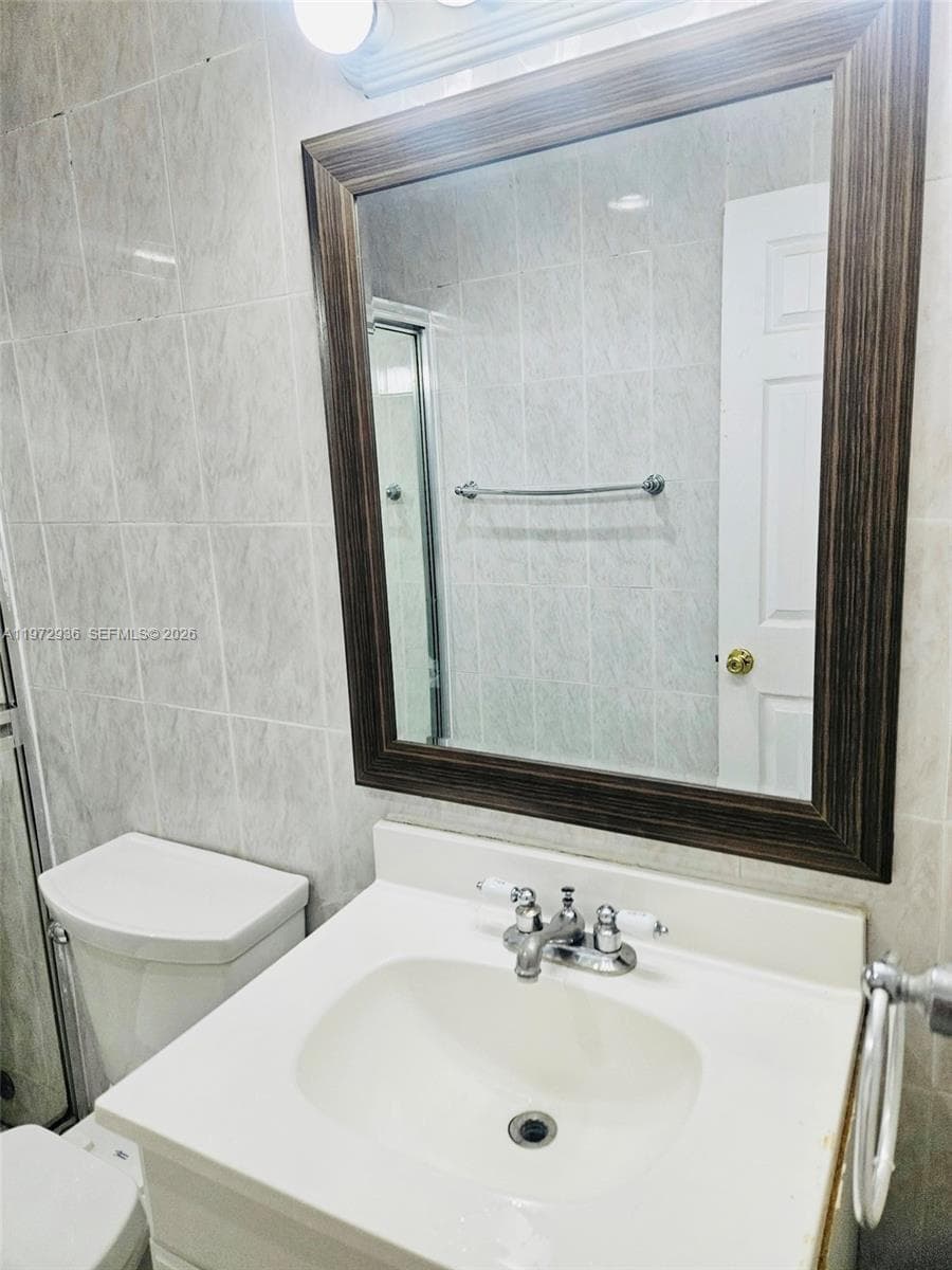 400 Kings Point Dr # 1624, Sunny Isles Beach FL 33160 — 16