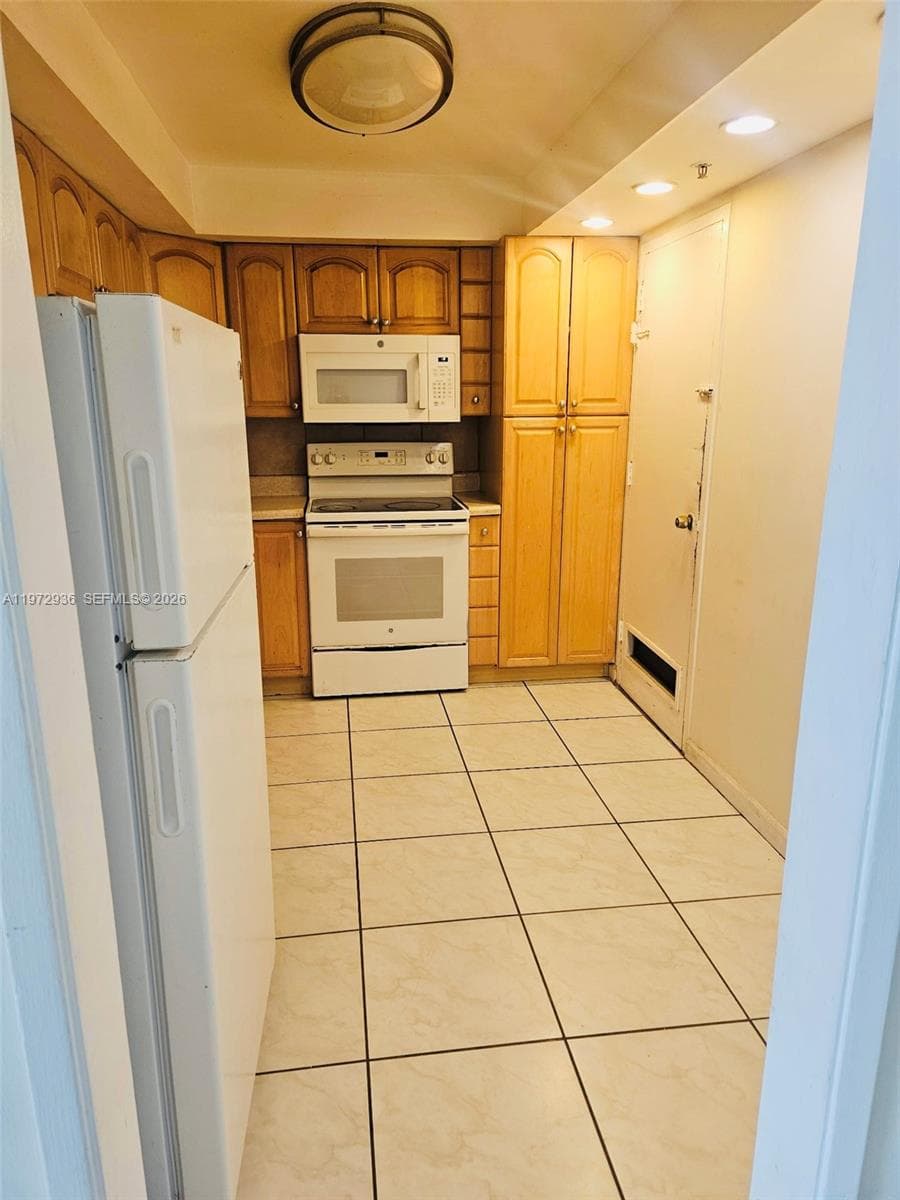 400 Kings Point Dr # 1624, Sunny Isles Beach FL 33160 — 10