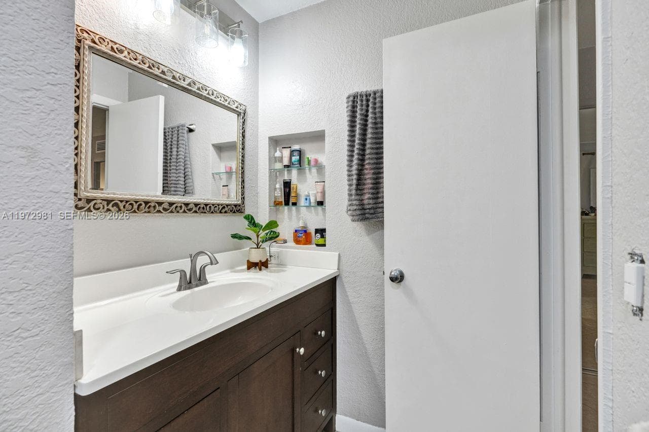 3665 NE 167th St # 208, North Miami Beach FL 33160 — 27