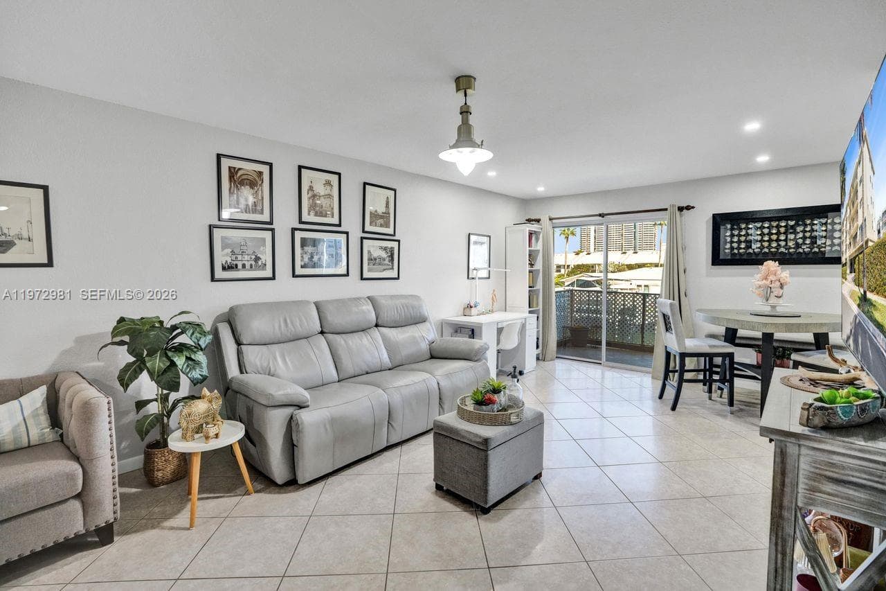 3665 NE 167th St # 208, North Miami Beach FL 33160 — 5