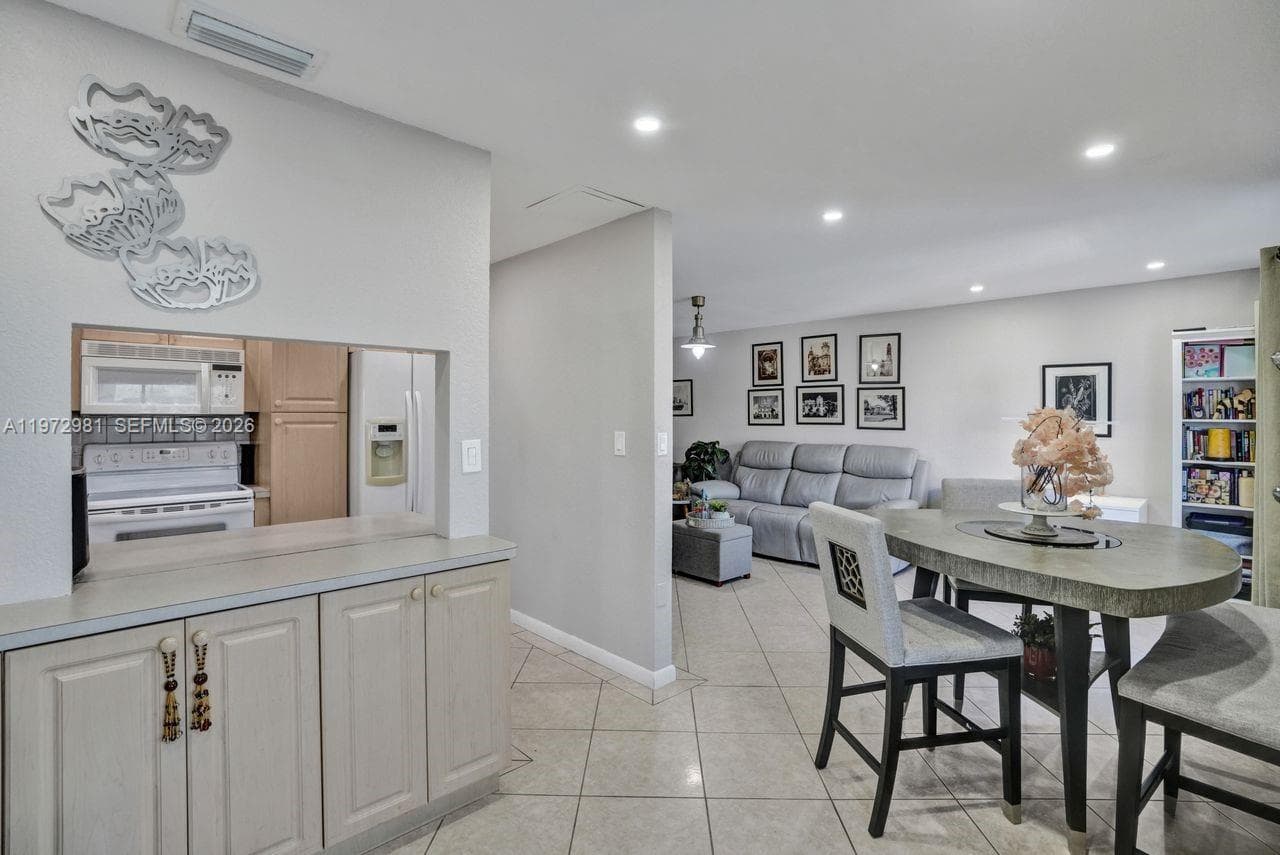 3665 NE 167th St # 208, North Miami Beach FL 33160 — 9