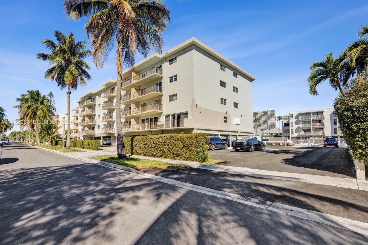 3665 NE 167th St # 208, North Miami Beach FL 33160 — 34