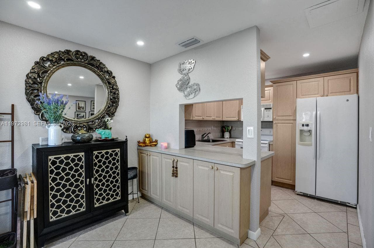 3665 NE 167th St # 208, North Miami Beach FL 33160 — 10