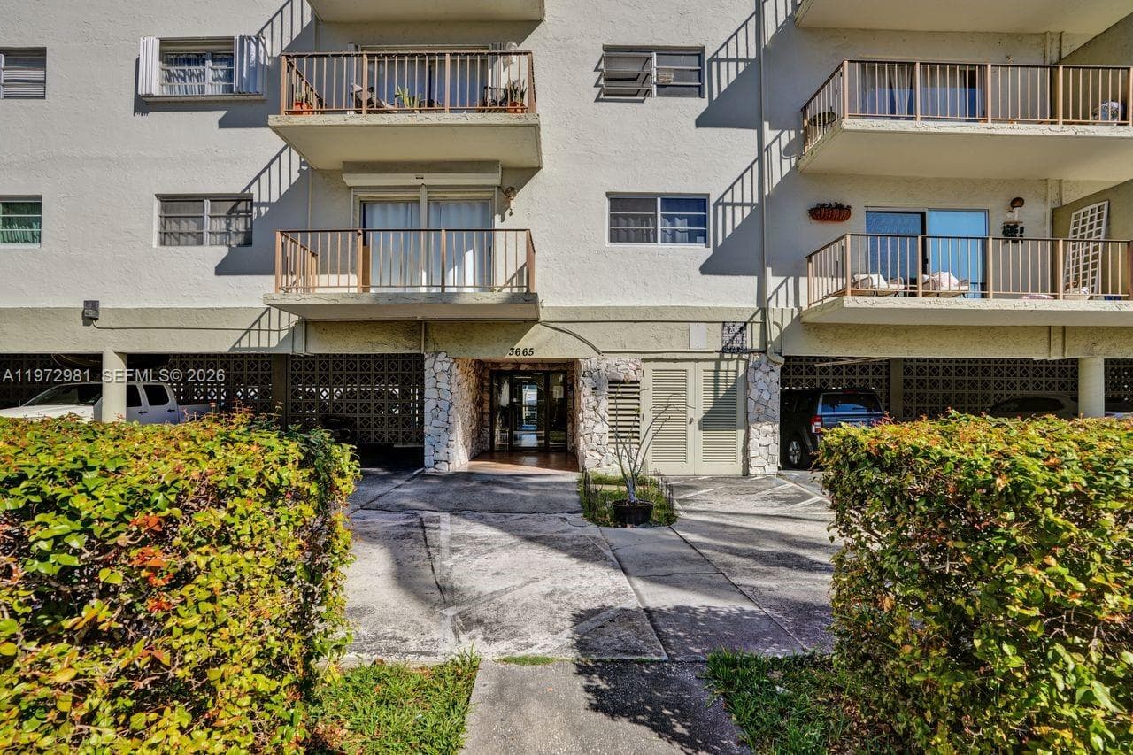 3665 NE 167th St # 208, North Miami Beach FL 33160 — 31
