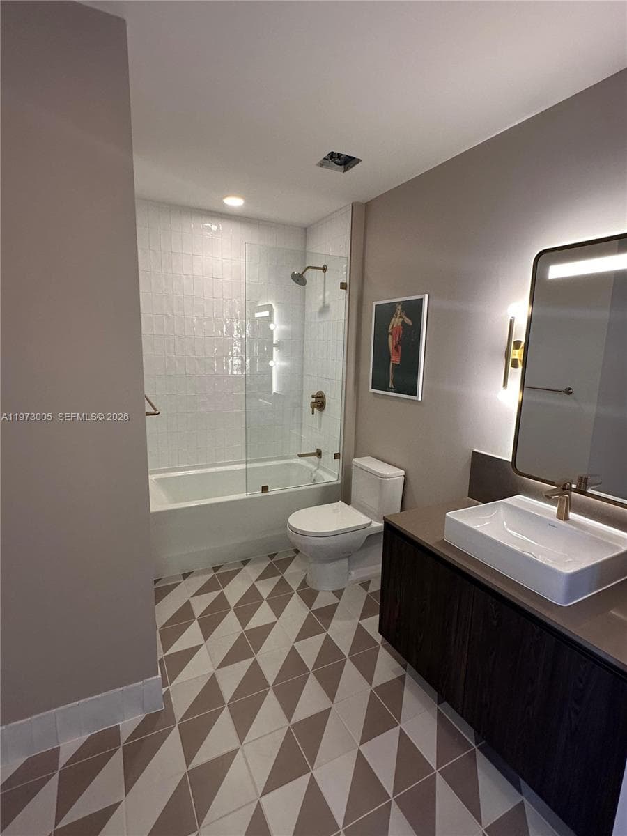 159 NE 6th St # 4811, Miami FL 33132 — 13