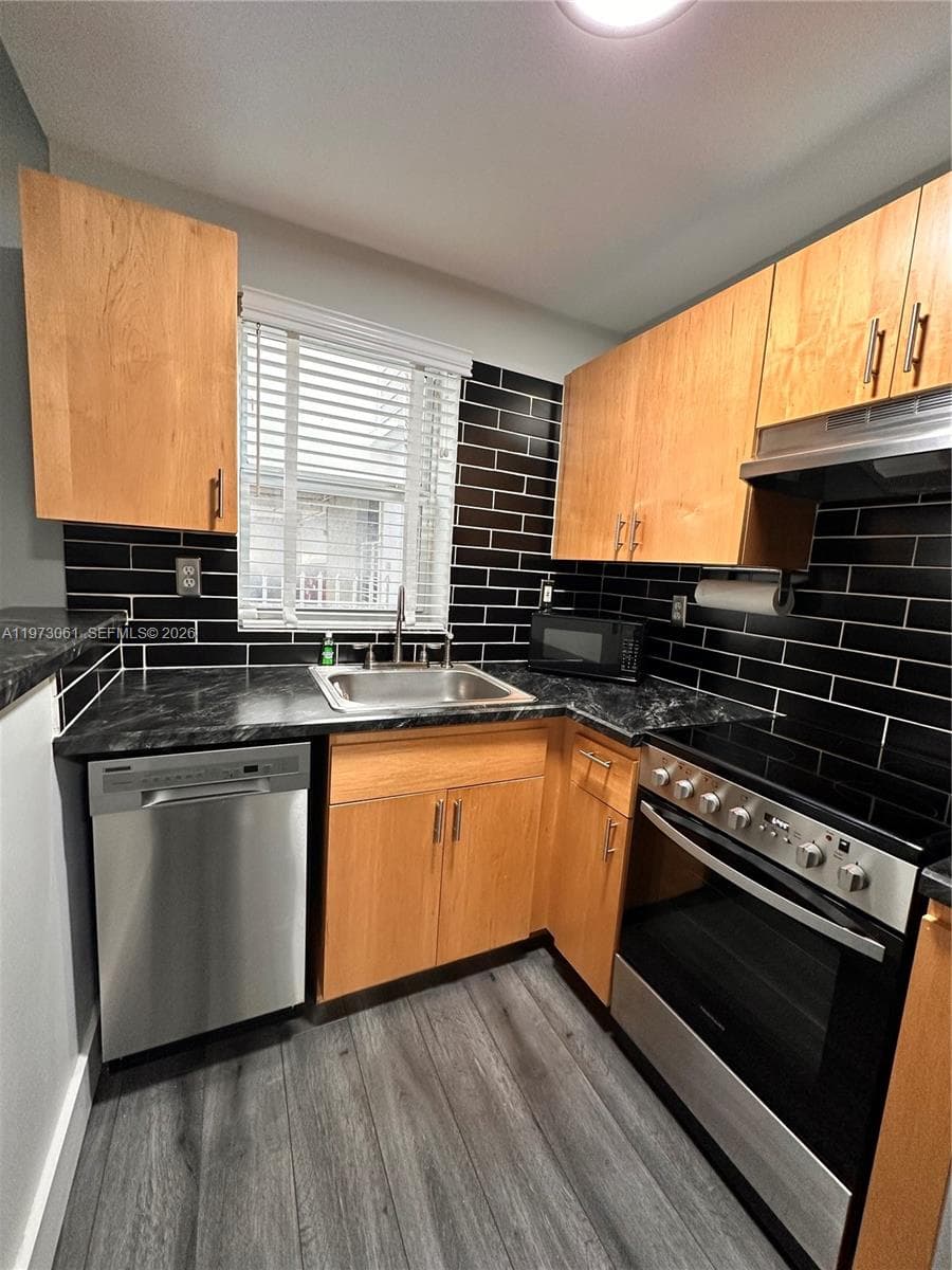 1542 Drexel Ave # 107, Miami Beach FL 33139 — 2