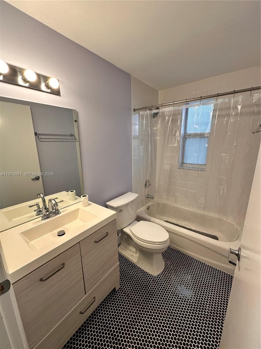 1542 Drexel Ave # 107, Miami Beach FL 33139 — 17