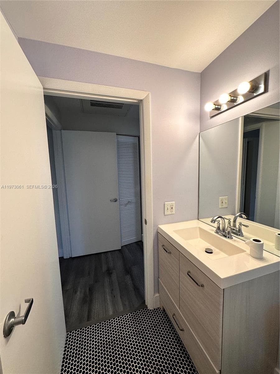 1542 Drexel Ave # 107, Miami Beach FL 33139 — 18
