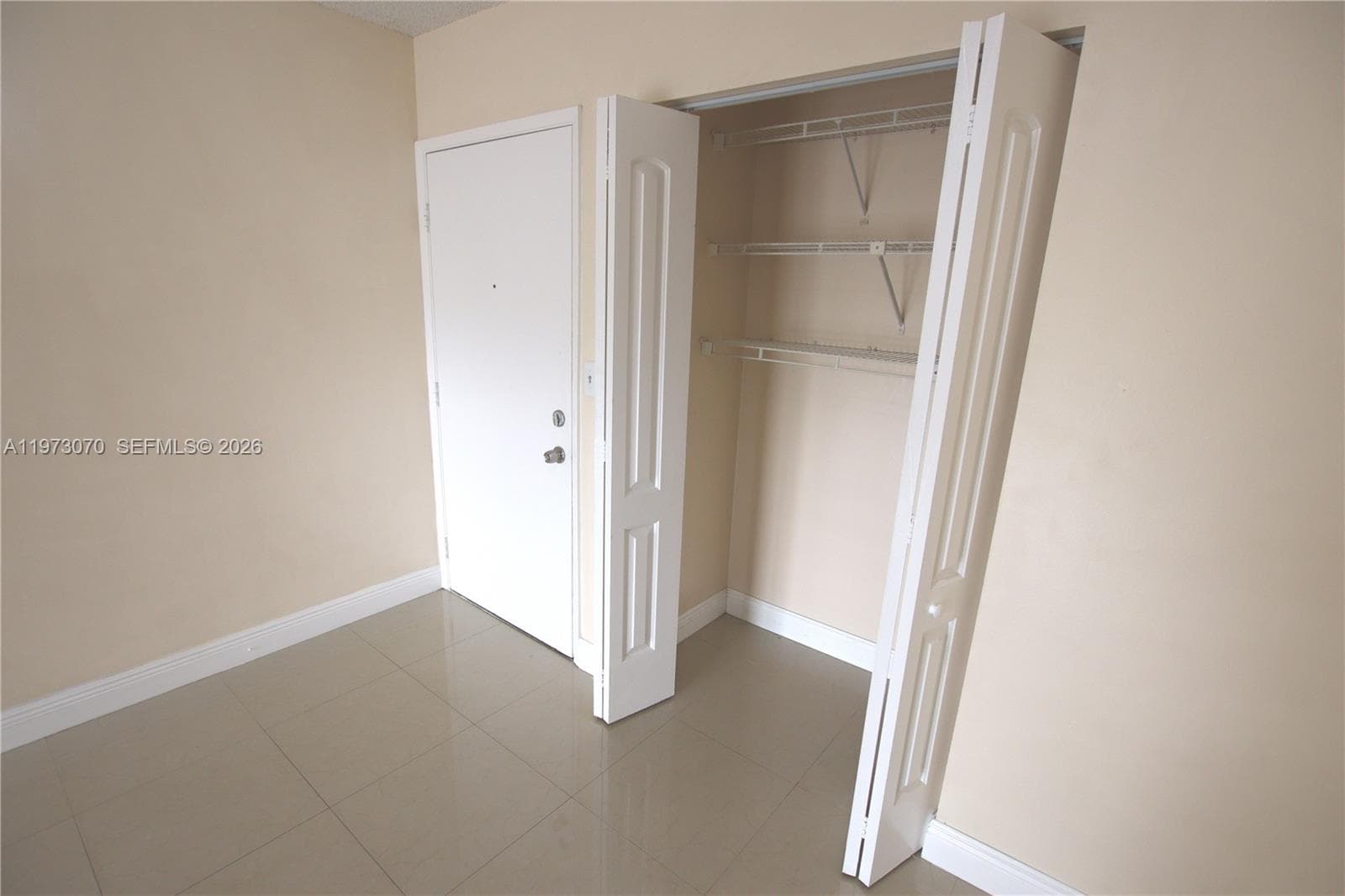 690 W Park Dr # 204, Miami FL 33172 — 23