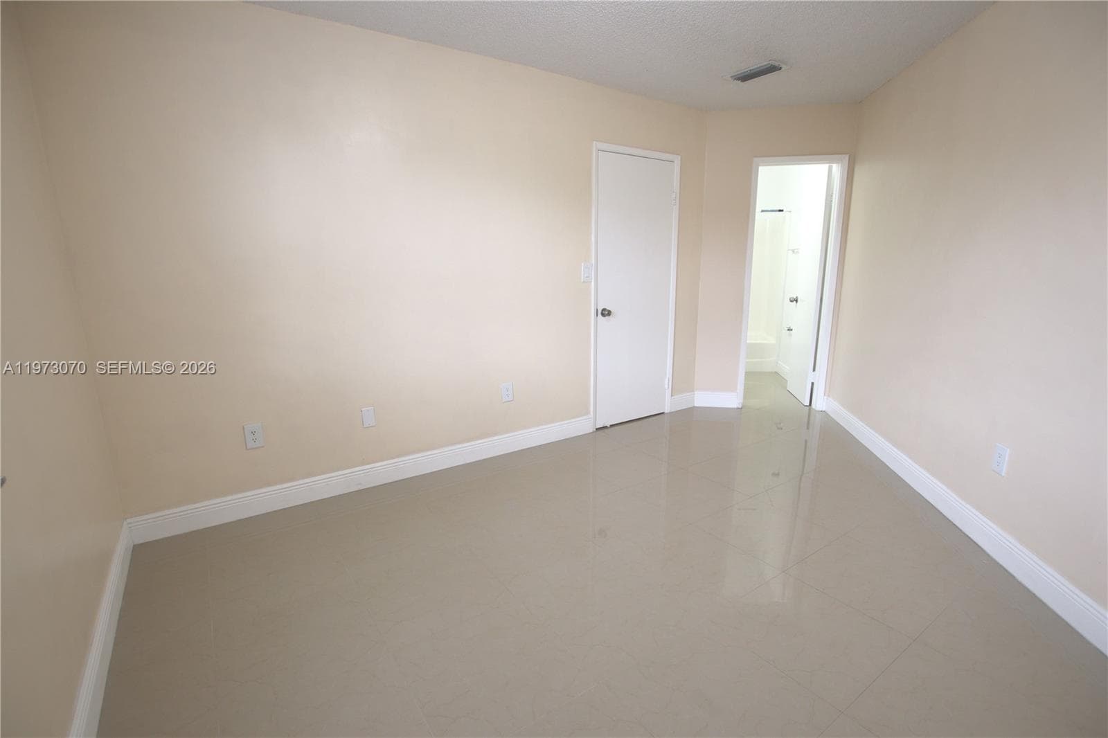 690 W Park Dr # 204, Miami FL 33172 — 27