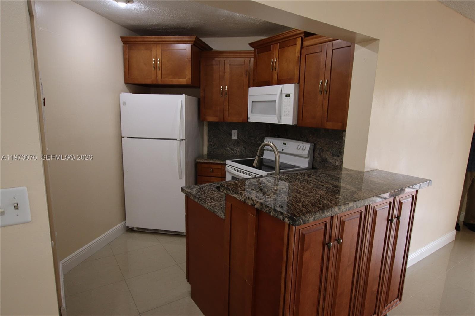 690 W Park Dr # 204, Miami FL 33172 — 6