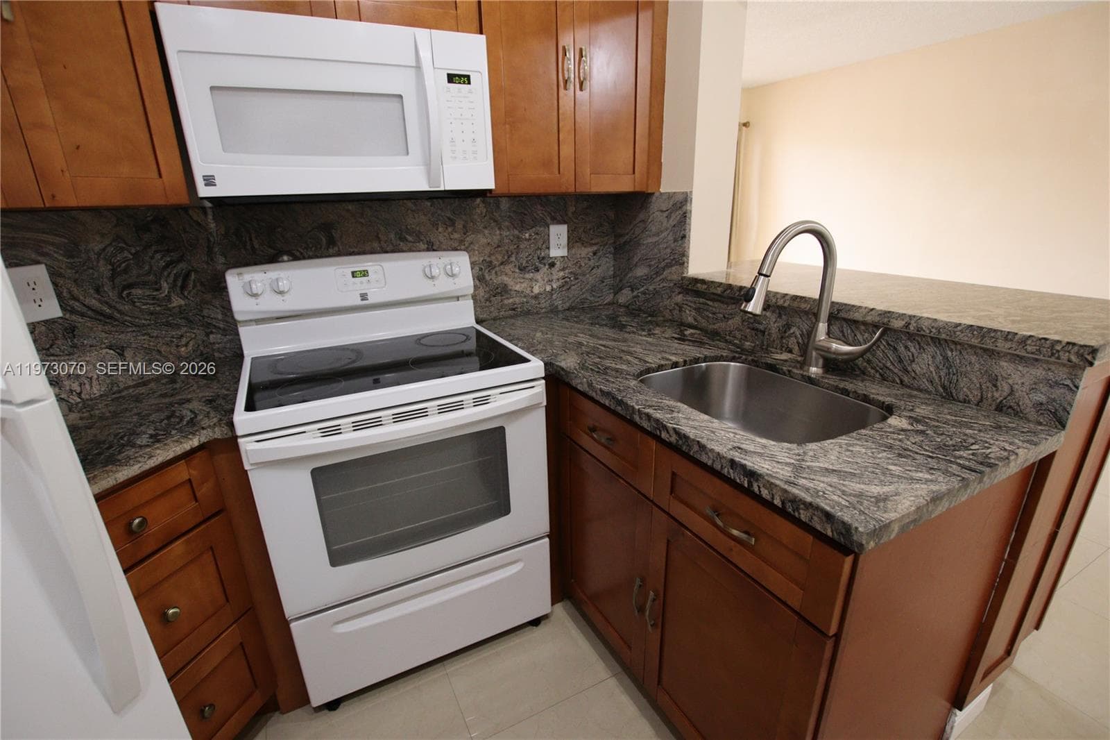 690 W Park Dr # 204, Miami FL 33172 — 13